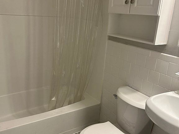 5th image of 15 Wren Ter APT 6