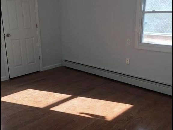 4th image of 1-124 Thirteen Sutter Ave #1