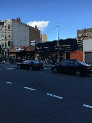 Rented by Level Group | media 9