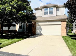 4895 Carrington Dr #170, Rochester, MI 48306