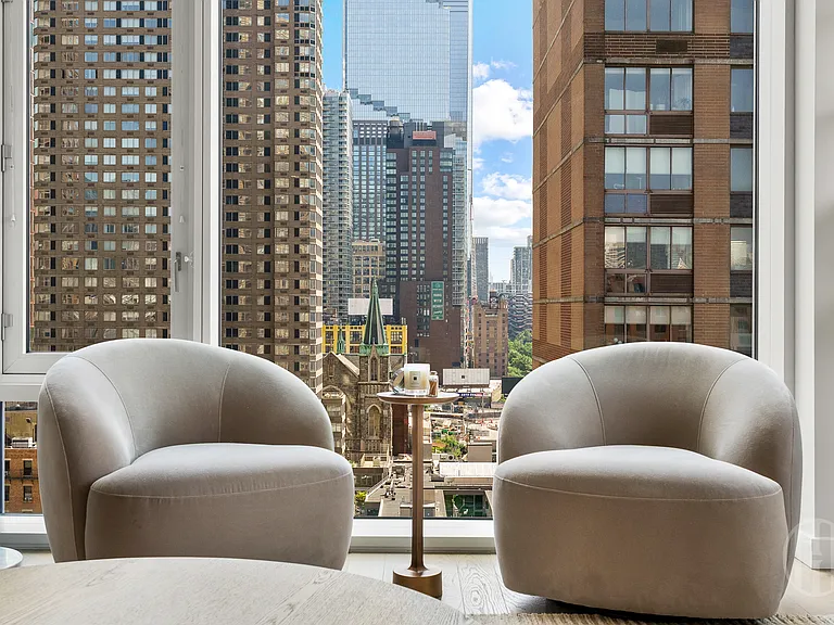505 W 43rd St #14H — Photo 1