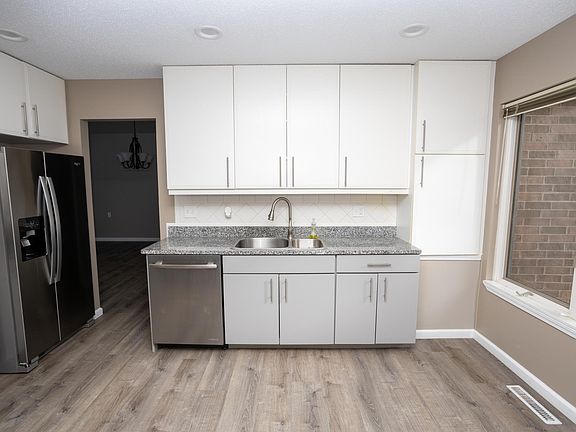 3rd image of 3308 Pine Grove Dr #3308