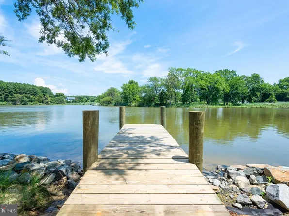 118 N Lake Dr, Stevensville, MD 21666