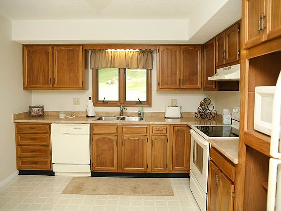 3rd image of 1284 Blake St