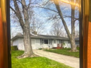 22 Robinwood Dr, Normal, IL 61761