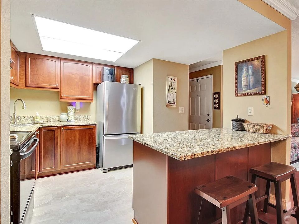 2nd image of 320 Center St #8d82000a5