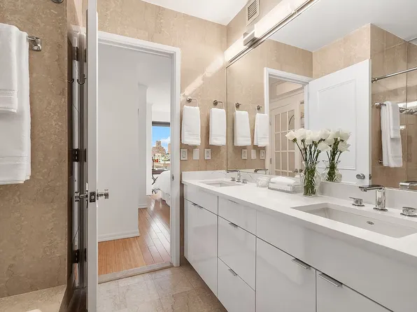 200 E 69th St APT 16E, New York, NY 10021