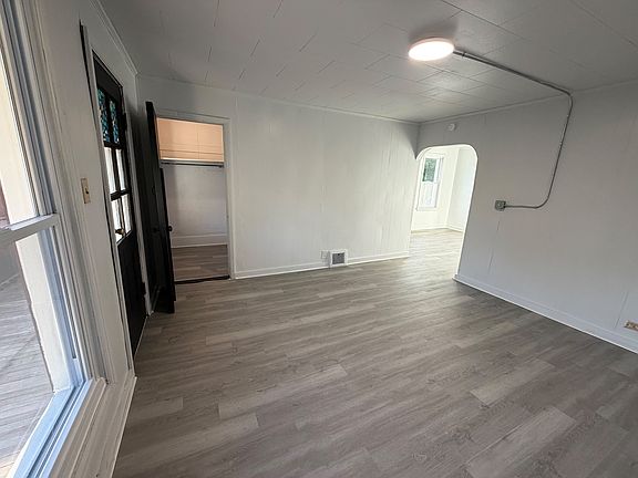 5th image of 9815 Elizabeth Ave #Up