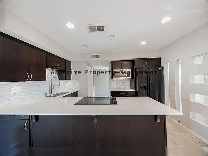 1218 E Carter Dr — Photo 12