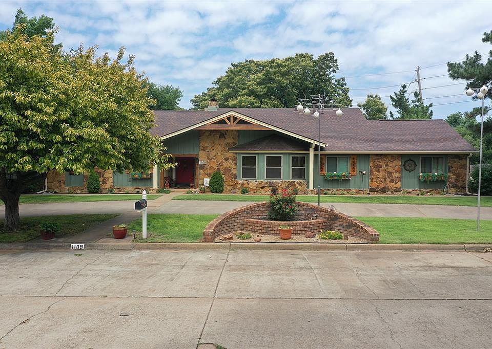 1st image of 1109 N Terrace Dr