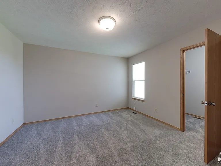 513 N Bristol Ct — Photo 23