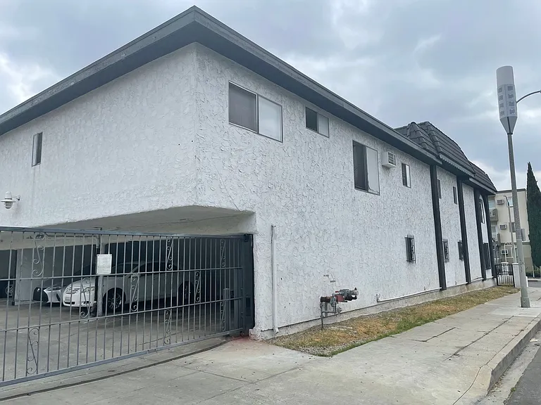 Jordan Court Apartments — Photo 17