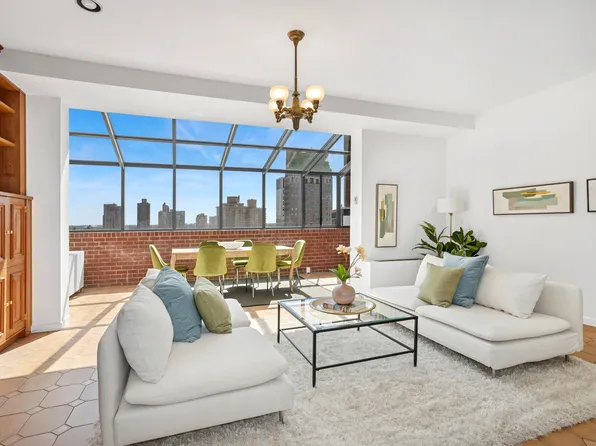 1441 Third Avenue image 2 of 8