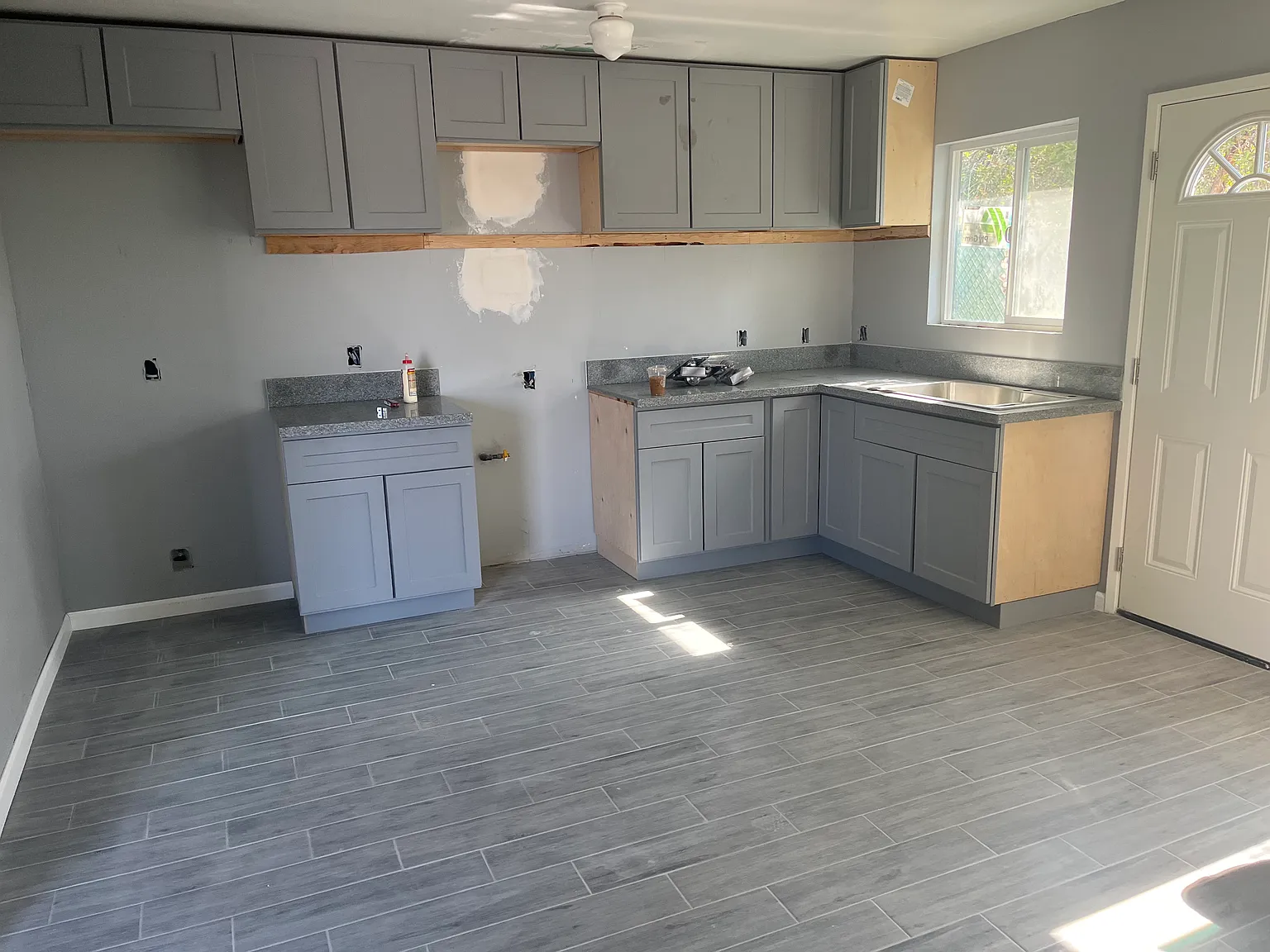 24951 Fir Ave — Photo 2