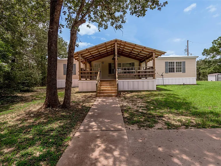 37 Riverside Ln #A — Photo 2