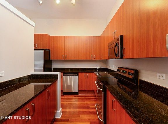 5th image of 4751 N Artesian Ave APT 209
