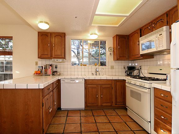 5th image of 1745 Malcolm Ln