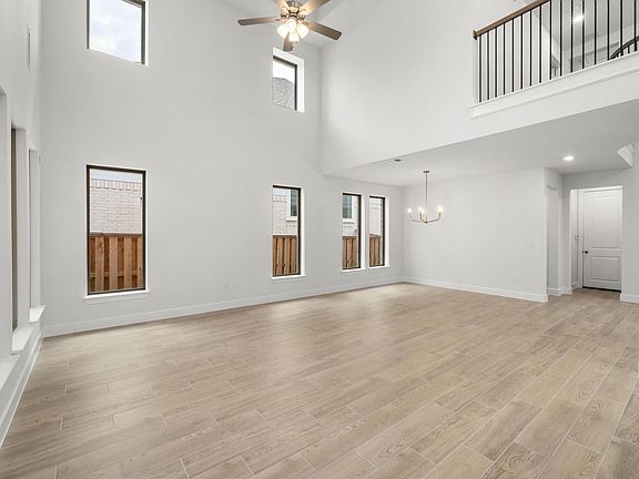 5th image of 613 Buckaroo Dr