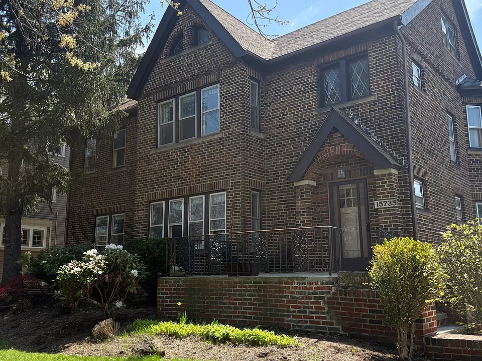 15735 Clifton Blvd #3