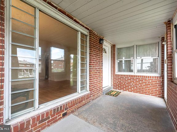 4th image of 4044 Saint Augustine Ln
