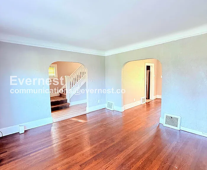 2047 Seward Ave — Photo 11