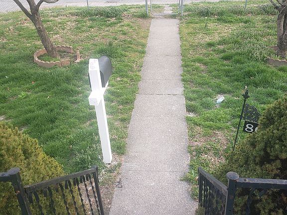 5th image of 801 W Florence Ave