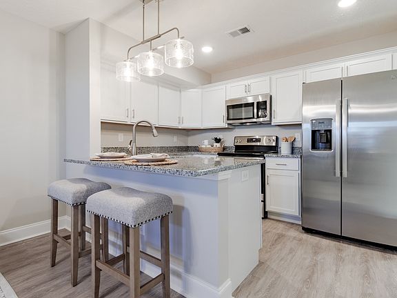 5th image of 1000 Henry Place Blvd Unit 607