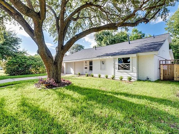 Rent to Own our beautiful 4 bed / 3 Bath home near Texas Med Center! For more details visit TexasRent2Own. N E T.