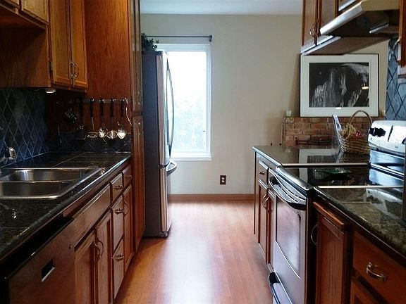 5th image of 1361 Aster Ln