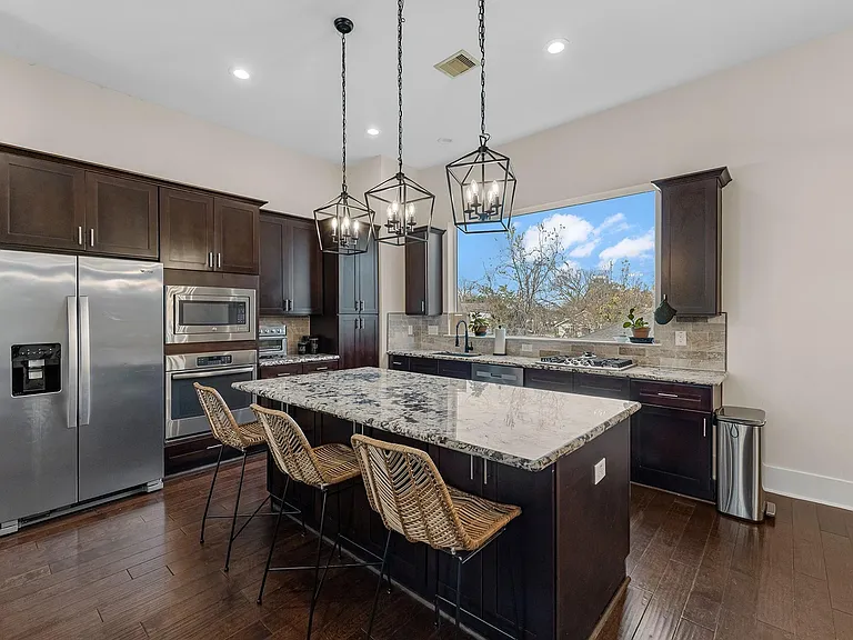 209 Burr St #D — Photo 3