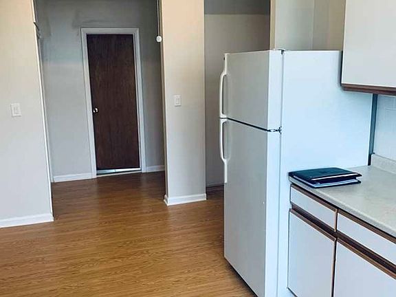 3rd image of 315 Green Ave Floor 2