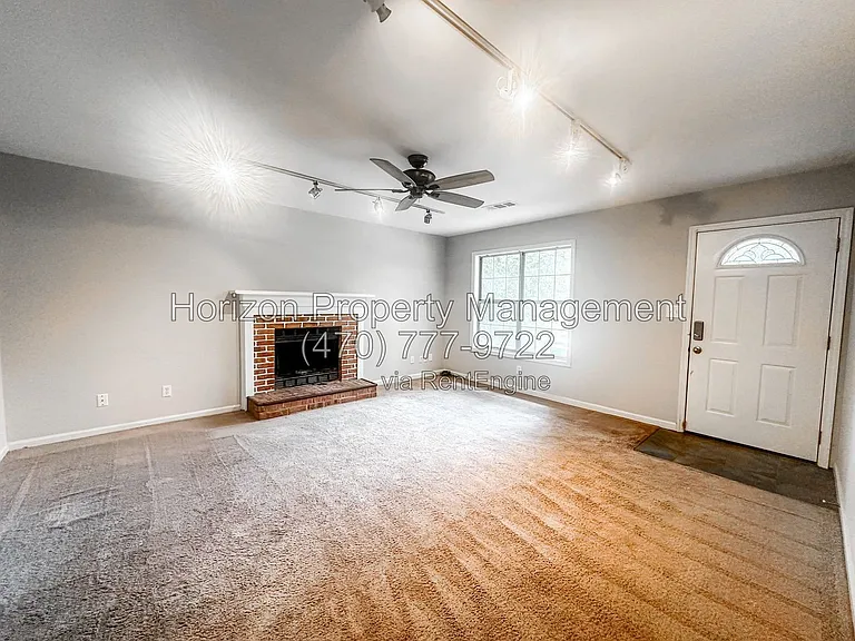 4925 Farmstead Ct NE — Photo 5