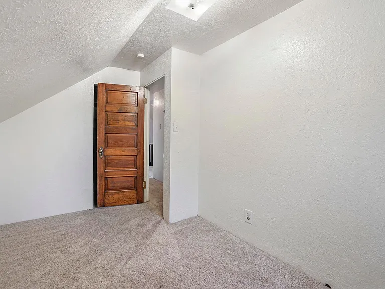 3321 Addison Ave E — Photo 29