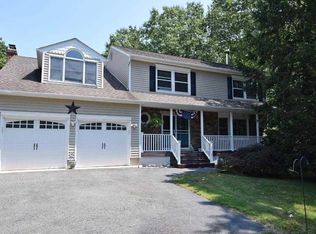 511 Wading River Rd, Manorville, NY 11949