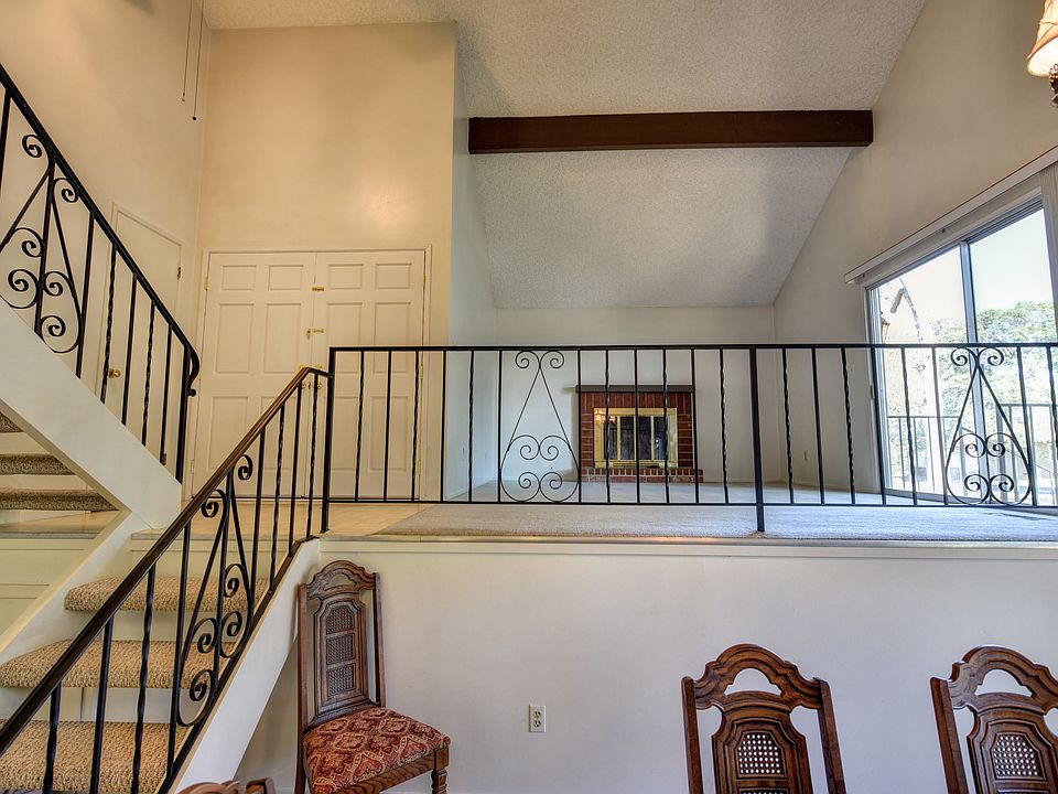 1st image of 2595 Willowdale Dr