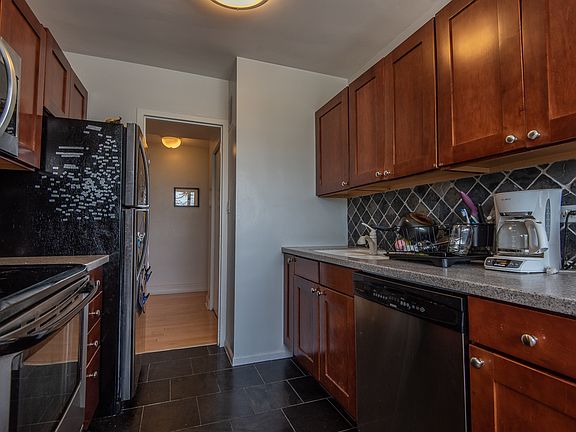 3rd image of 3410 N Lake Shore Dr APT 3F