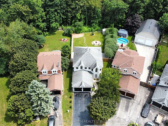 2nd image of 1077 Corrie St