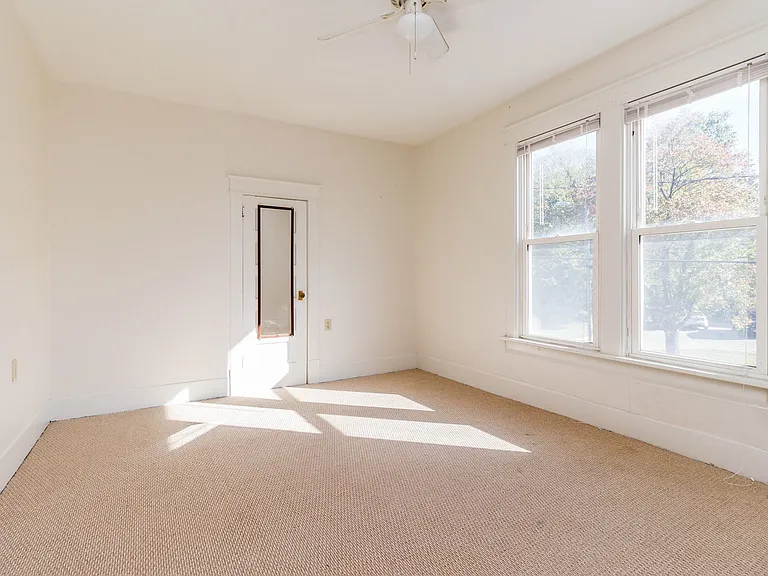 1405 Windsor St — Photo 24