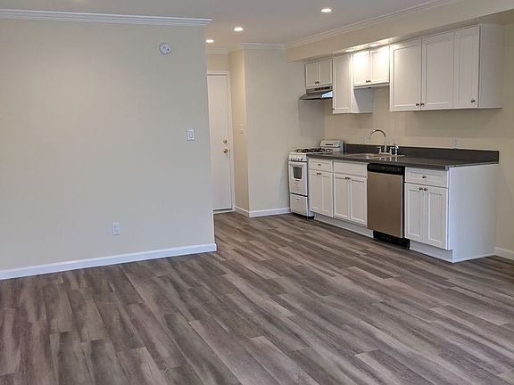 3rd image of 18521 Prairie St #214