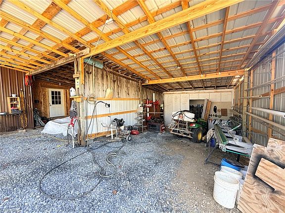 3rd image of 3933 Simmons Patton Rd
