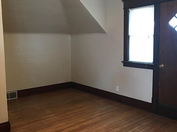 4th image of 153 Fisher St