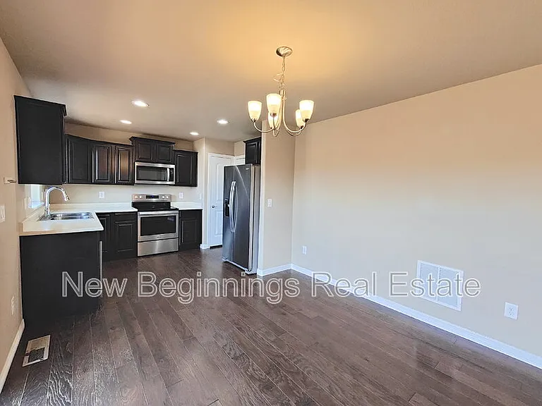 6134 Meadowbank Ln — Photo 3