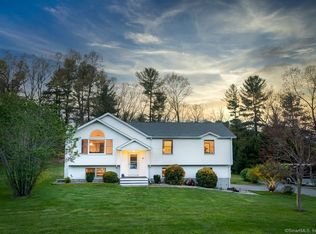 9 Lee Ln, Ellington, CT 06029