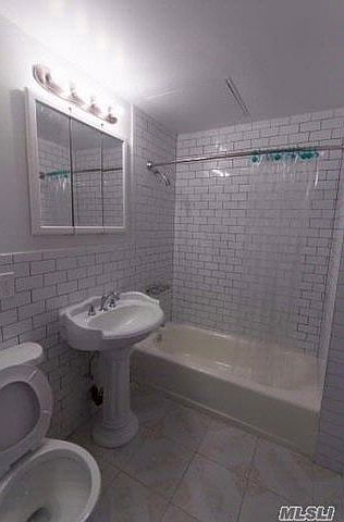 2nd image of 959 Wyckoff Ave APT 1r