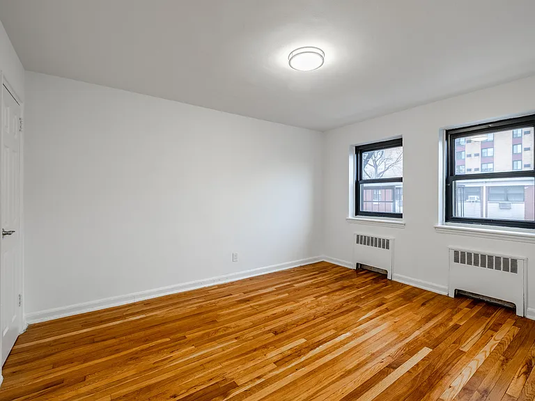 255 S Harrison St — Photo 5