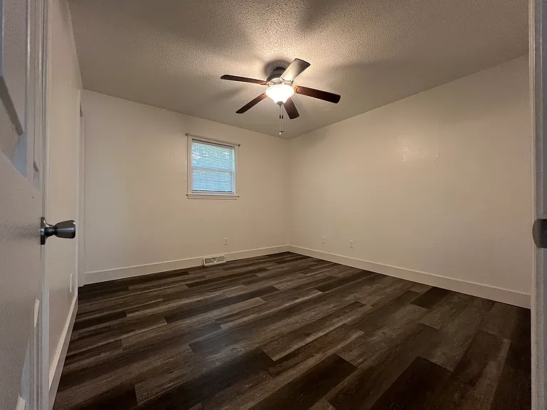 323 E Berkeley St — Photo 13