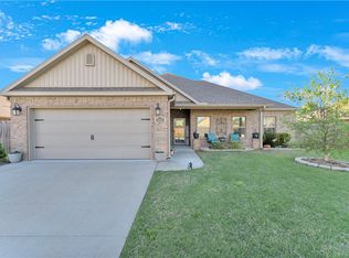 5605 Sapphire Dr, Springdale, AR 72764