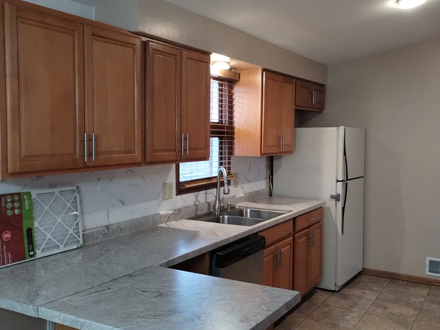 3 bed, 1300 sqft, $1,500 — Photo 3