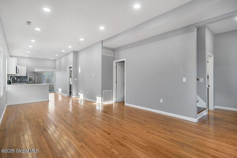 4th image of 1511 8th Avenue