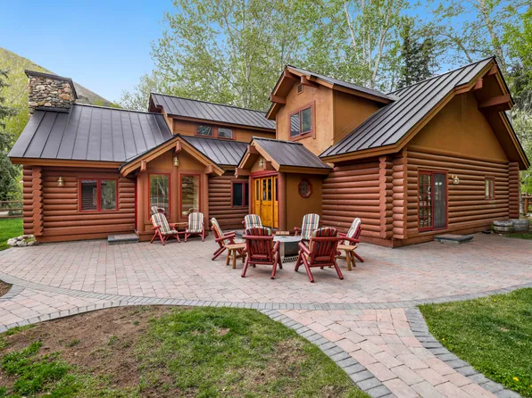 1111 Red Elephant Dr, Hailey, ID 83333